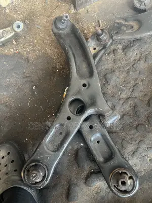 Hyundai Elantra 2014 Lower Arm (Kia Cerato Mai Jituwa)