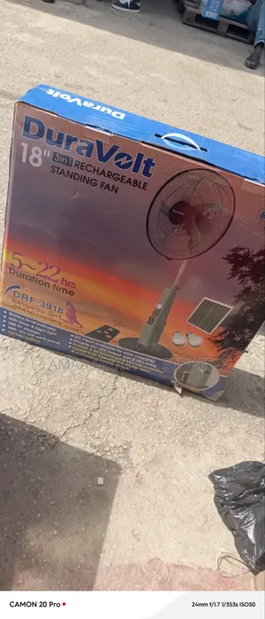 Duravolt 18" Fan mai Sake Gina Baturi da Hasken Rana tare da Remote
