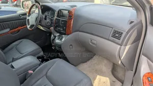 Toyota Sienna XLE Limited AWD 2006 - Zinari
