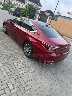 2019 Lexus ES 350 Wadda Akawo