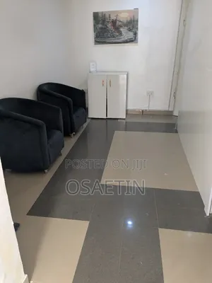 Gidan Dakuna 1 da Parlor a Estate, Gwarinpa