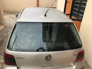 Volkswagen Golf 2000 Silver