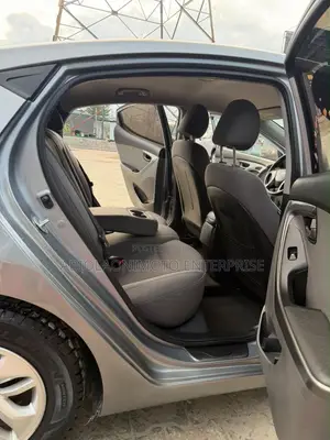2016 Hyundai Elantra SE Sedan - Babu Hatsari