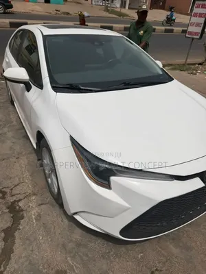 Toyota Corolla LE 2020 Fari