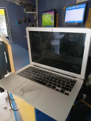 Apple MacBook Air 2015 - 8GB RAM, Intel Core i7, 256GB SSD