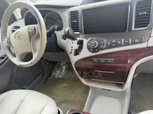 2012 Toyota Sienna XLE 7-Passenger Mobility
