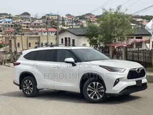 Toyota Highlander XLE 2021 White