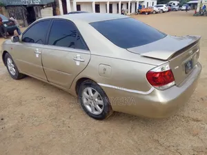 Toyota Camry 2005 Gold