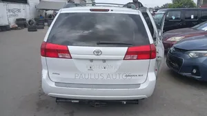 Toyota Sienna XLE 2004