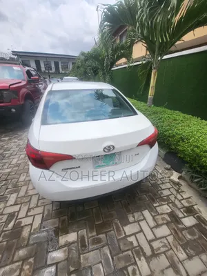 Toyota Corolla LE Eco Sedan na 2015