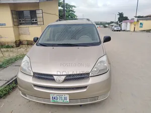 Toyota Sienna 2005 Zinariya