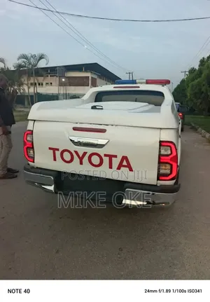 Toyota HiAce 2014 Fari