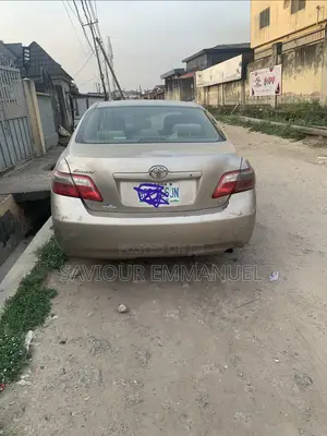 2009 Toyota Camry LE Gold