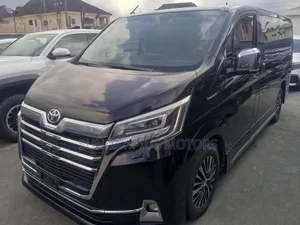 Toyota GranAce Premium 2022 Baƙi