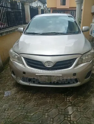 Toyota Corolla 2010 Silver