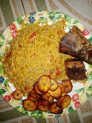 Rosemary's Gidan Girki: Soyayyen Noodles, Jollof, Miyar Kayan Lambu