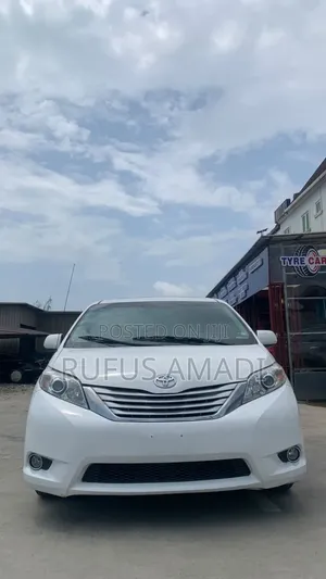 2012 Toyota Sienna XLE 7-Passenger Mobility