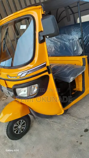 TVS King Deluxe Plus iTouch Start 2023 Yellow