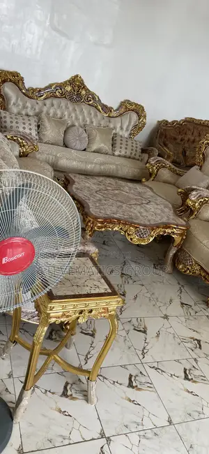 Sofa na Sarki Mai Tsarki na Sarki Tare da Tsarin Sarki da Tsarin Tsakiya