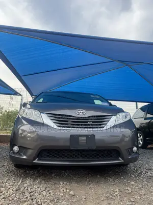 Toyota Sienna XLE 2015 Mai Zama 7, AWD Minivan