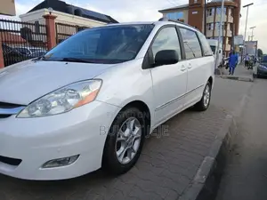 Toyota Sienna XLE Limited AWD 2006 Fari