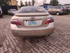 Toyota Camry LE 2008 Zinariya