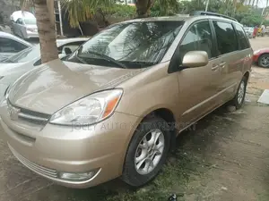 Toyota Sienna LE 4WD 2007 Zinariya