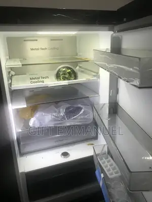 Hisense 370L Refrigerator