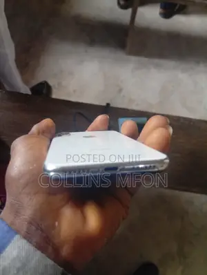 Apple iPhone X 64GB Fari (Na Amfani)