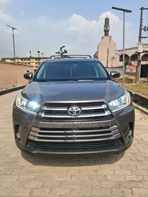 2016 Toyota Highlander XLE V6 4x2 SUV