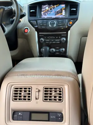 Nissan Pathfinder Platinum 4x4 (3.5L V6) 2016 Fari