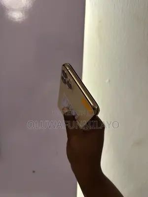 Apple iPhone 11 Pro Max 64GB Gold