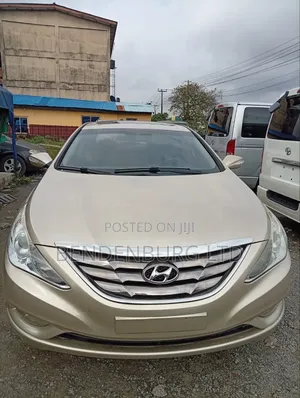 2012 Hyundai Sonata SE 2.0T Sedan - Gold