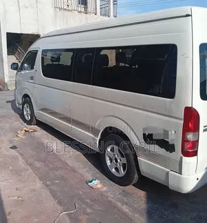Toyota HiAce Bus 2013 - Kai Tsaye Daga Belgium