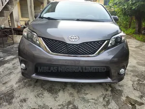 Toyota Sienna SE 2011 Mai Zama 8