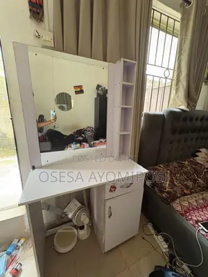 Home Interiors Mirrow Shelf da Aljihun Kasa