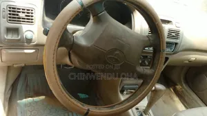 Toyota Corolla 2000 Zinariya
