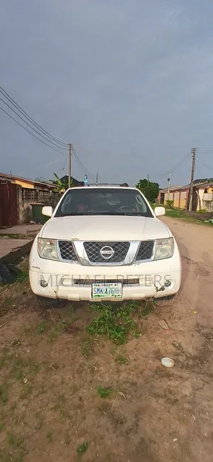 Nissan Pathfinder LE 4x4 2007 Fari