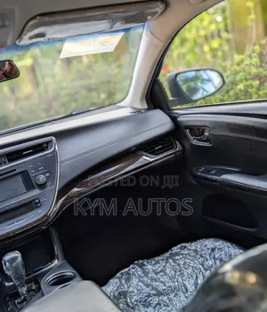 2013 Toyota Avalon XLE Sedan FWD (3.5L) - Silver