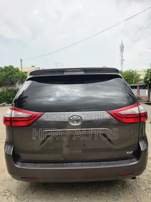 2015 Toyota Sienna XLE Premium 8-Passenger Minivan