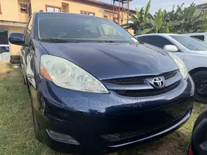 2006 Toyota Sienna LE FWD Minivan - Kasuwar Waje