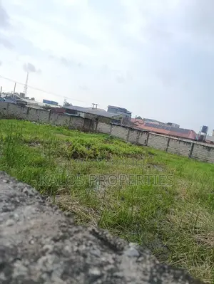 2000 SQM Land on Lakowe Golf Course Road