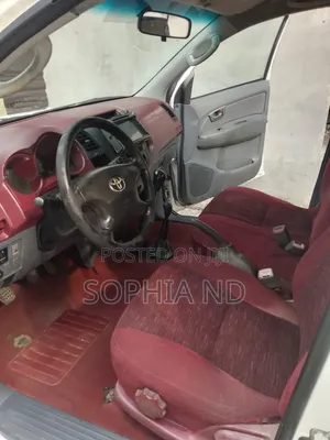 Toyota Hilux 2013 Fari Manual Petrol
