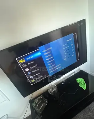 Samsung 50 Inch Smart TV (An Yi Amfani Da Ita)