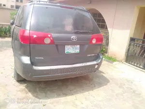 Toyota Sienna 2005 Gray