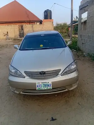 Toyota Camry 2003 Zinariya