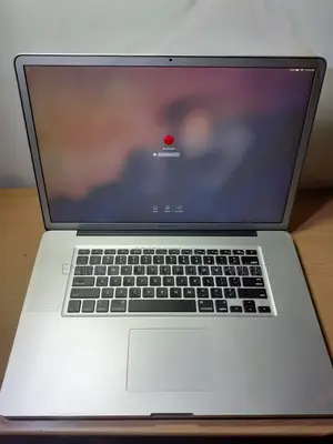 Apple MacBook Pro 2010 17" Intel Core i7 8GB RAM 1TB HDD