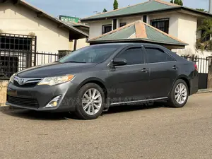 2013 Toyota Camry XLE V6 Sedan - Direct Belgium