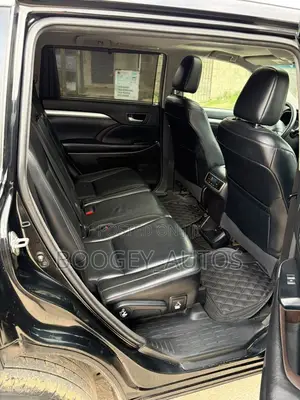 Toyota Highlander 2017 Baƙi