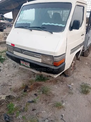Nissan Mini Truck 1990 - Fari